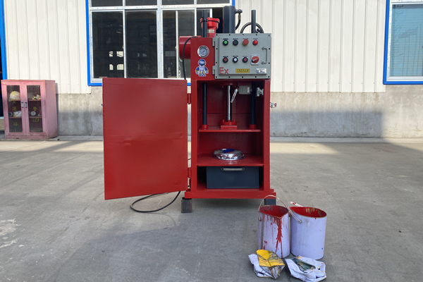 東莞某機(jī)電設(shè)備公司定制油漆桶壓扁機(jī)案例
