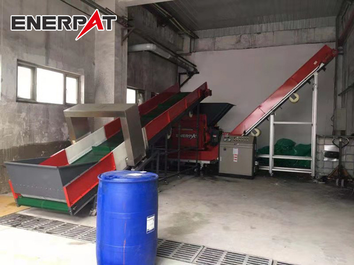 藍桶破碎機現(xiàn)場2