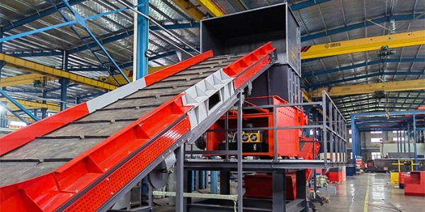 大型塑料粉碎機(jī)多少錢一臺？<i style='color:red'>塑料破碎</i>機(jī)設(shè)備哪家好？
