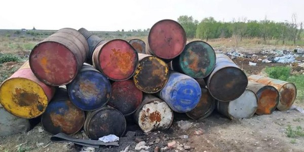 廢油桶怎么處理？油桶撕碎機(jī)助力廢油桶回收再利用